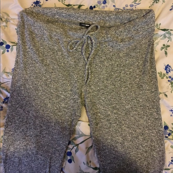 Fashion Nova “Wanderlust” set in heather grey - Picture 6 of 7